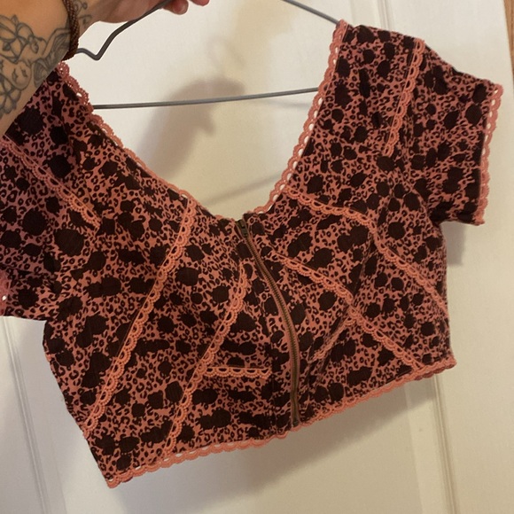 Anthropologie Elegant Pink Lace Crop Top - Picture 3 of 3